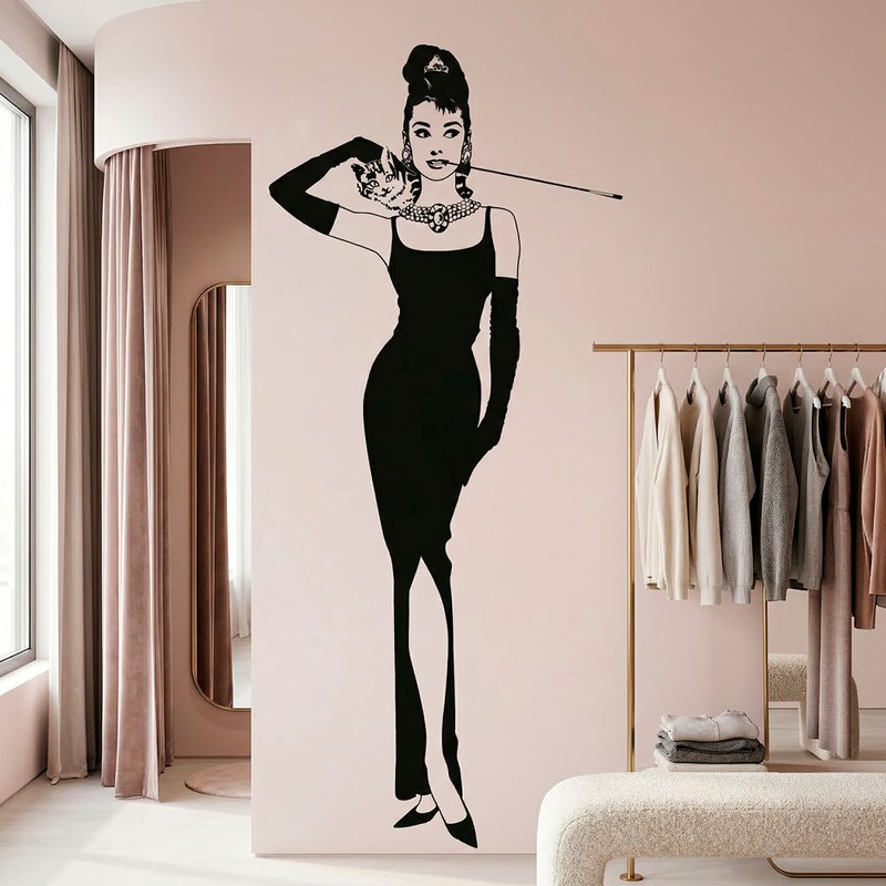 Audrey Hepburn con il gatto 2