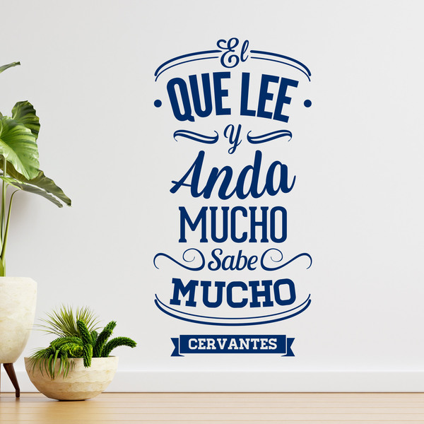 Adesivi Murali: El que lee y anda mucho sabe mucho - Cervantes