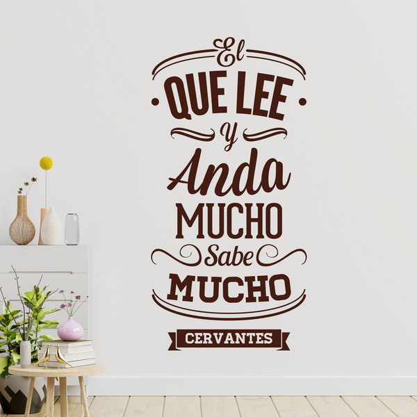 Adesivi Murali: El que lee y anda mucho sabe mucho - Cervantes