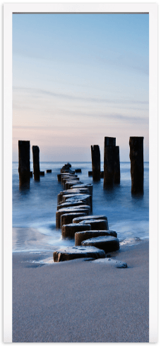 Adesivi Murali: Porta ponte di tronchi sulla spiaggia