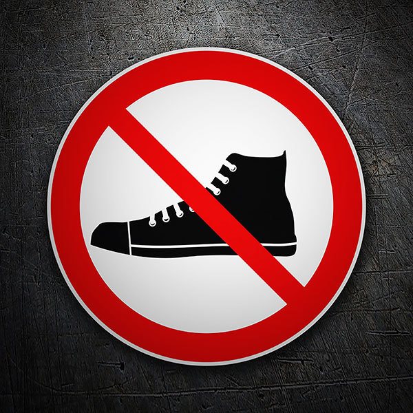 Vietato entrare con le scarpe 1/1