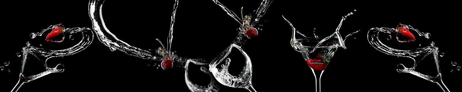 Fotomurali : Composizione di bicchieri, getti d acqua e frutti